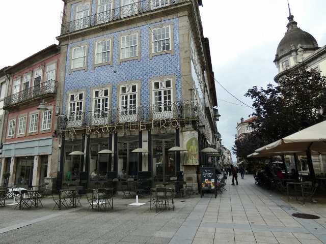 Cafe A Brasileira seit 1905 Fassade mit Keramikplatten