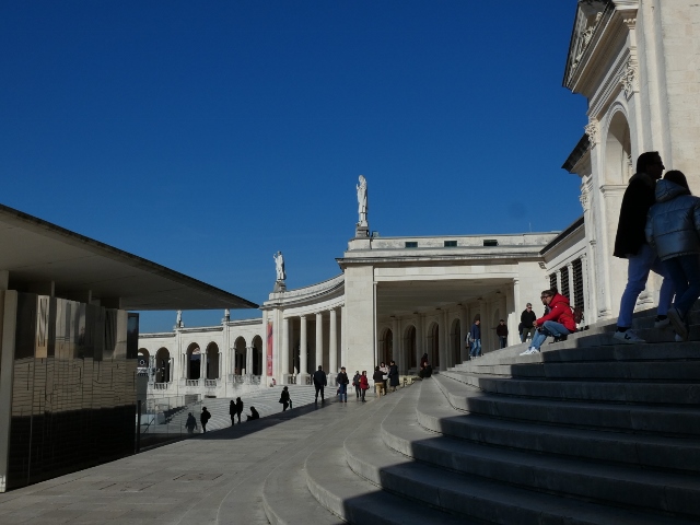 riesigen Kirchenvorplatz