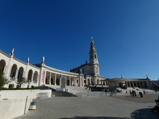 riesigen Kirchenvorplatz