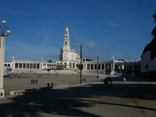 riesigen Kirchenvorplatz