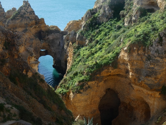 Eindrucksvoll wie das Meer diese Höhlen formte