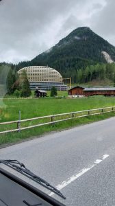 Wer kennt es nicht, das berühmte 5-Stern Hotel von Davos? Das AlpenGold Hotel
