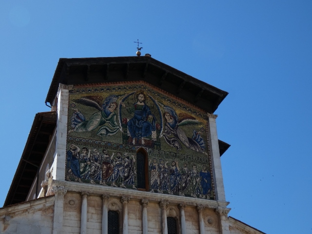 Ehrentitel einer Basilica minor, Mosaik an der Frontseite
