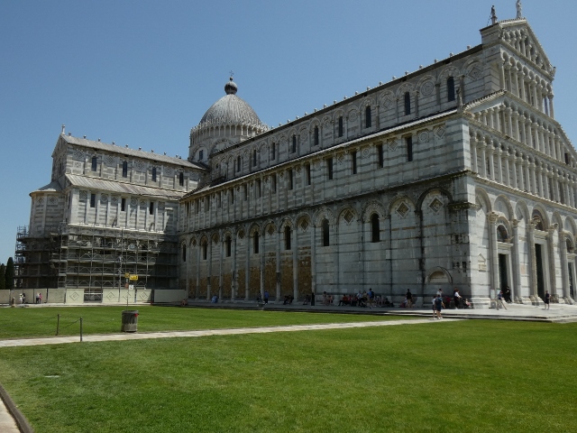 Erbaut ab 1064, pisanisch-romanischen Baustil