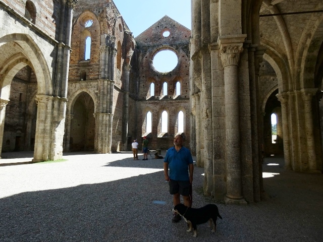 Blick gegen den Chor von innen