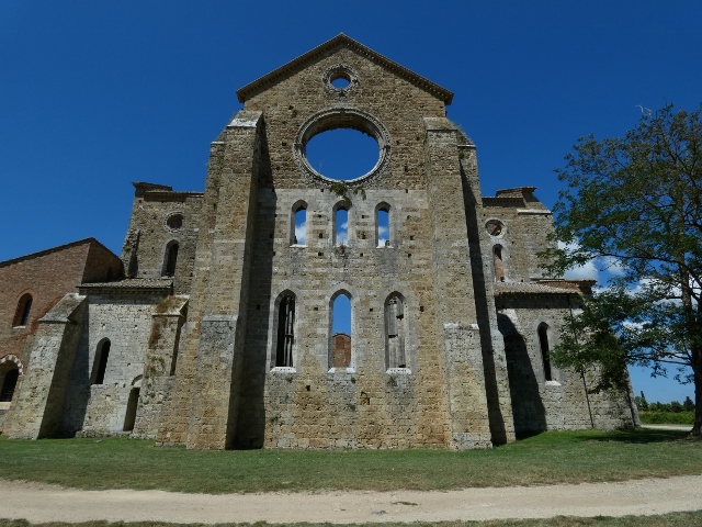 Blick gegen den Chor von aussen