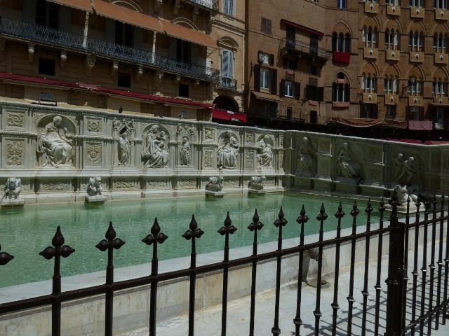 Fonte Gaia Brunnen