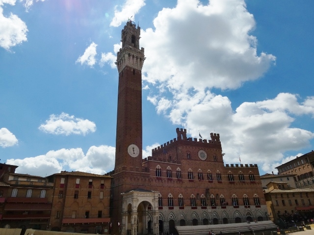 Torre del Mangia 100 Meter hoher Turm Sienas Wahrzeichen