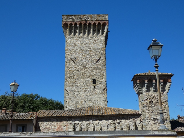 Die Rocca Senese mit den Türmen Mastio (links) und Torrino (rechts)