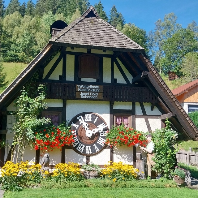 Erste Weltgrösste Kuckucksuhr