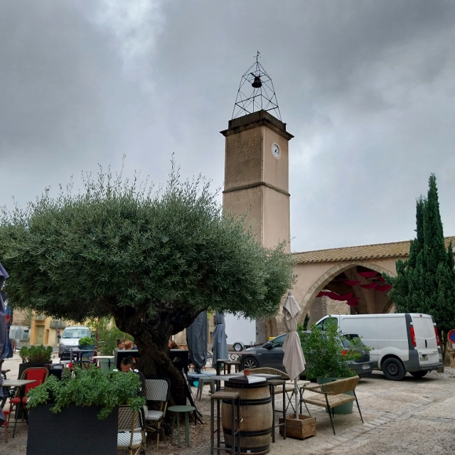 Dorfplatz Montpeyroux