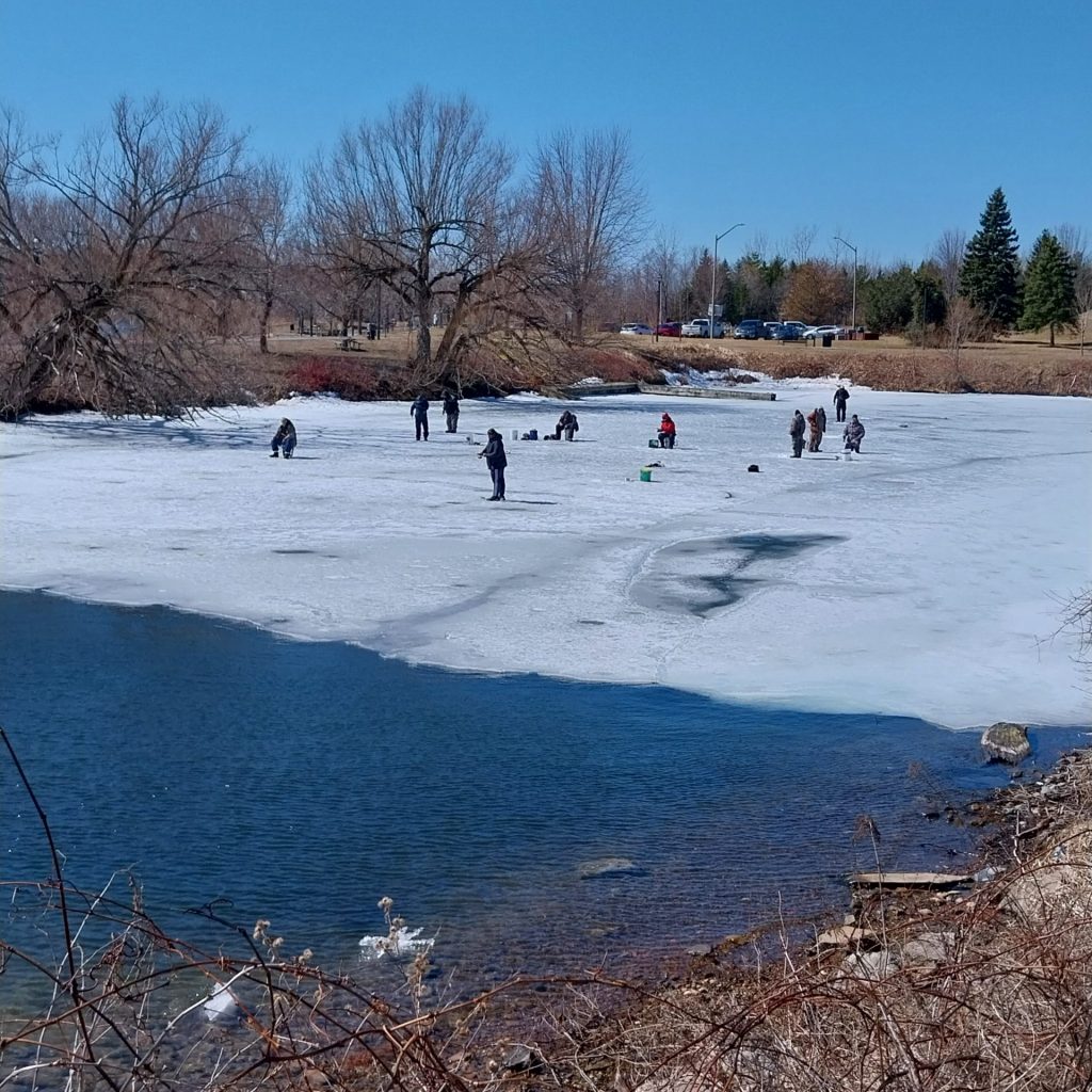 Eisfischen – typisch Kanadisch