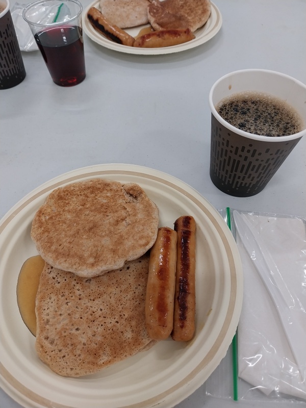 Canada Day, einstieg Frühstück mit Pancake und Würstchen