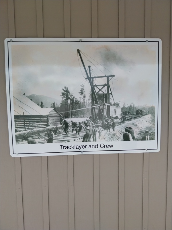 Schienenarbeiter bei Erbauung der Eisenbahnlinie um 1914