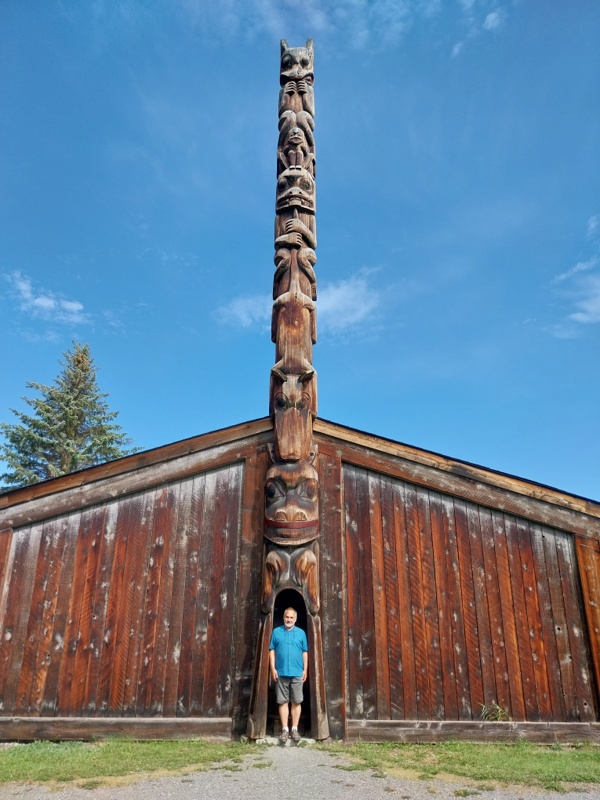 Roger im Totem Pfahl