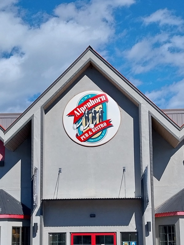 Das Alpenhorn Pub & Bistro darf auch nicht fehlen