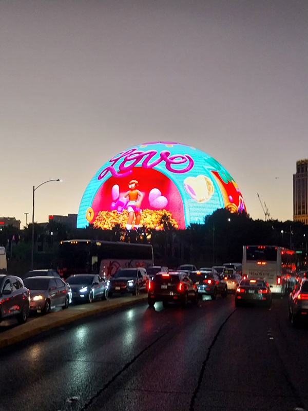 Sphere, erbaut 2023 110 m hoch, 4-D Kino