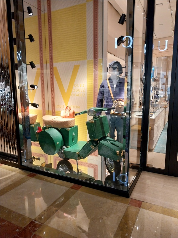 Vespa aus Koffern, so cool