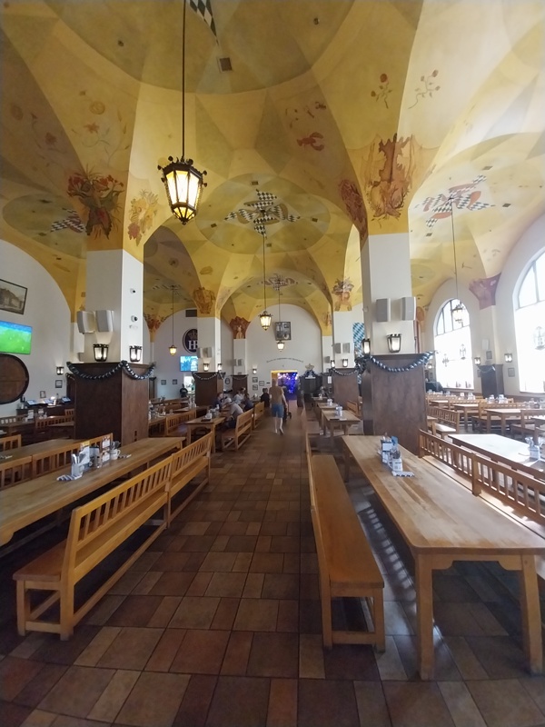 Hofbräuhaus Las Vegas, Yvonne das wäre doch was?