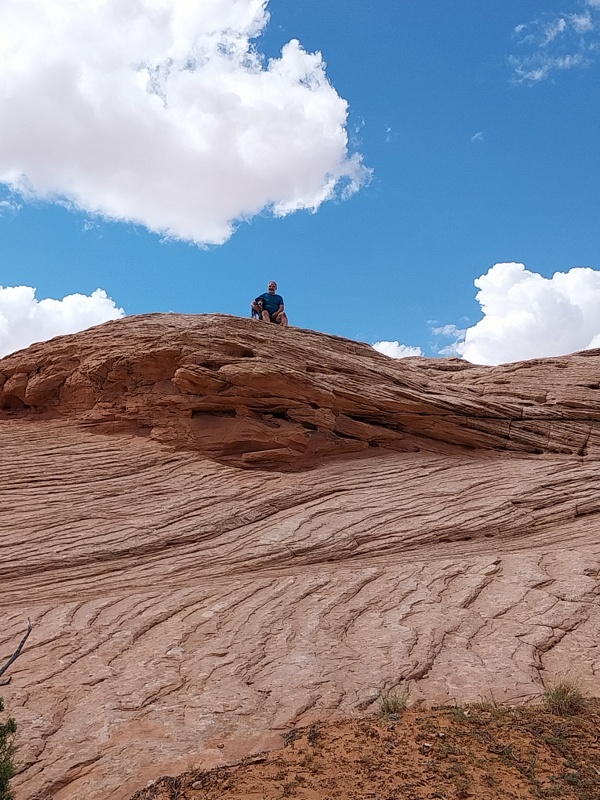 Mann, Hund und der Berg