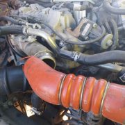 Das ist die Ursache, der Luftschlauch der Ladedruckanlage ist undicht